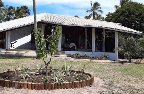 Santa Cruz Cabralia House | independent house in a private residence with pool and direct beach access