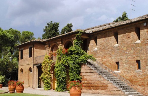 Monteroni d'Arbia Villa | Independent villa with wonderful view. Pool. Up t 22 guests