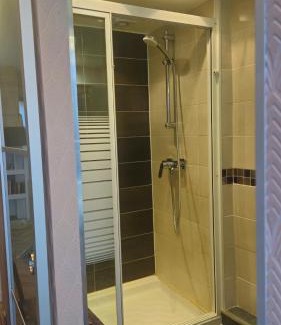 Haie Vigne Apartment | Independent Master suite, 18th century home