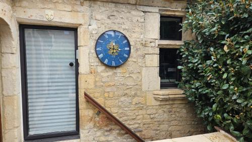 Haie Vigne Apartment | Independent Master suite, 18th century home