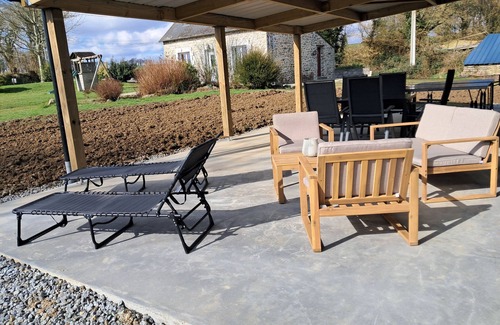 Plounevez-Quintin Cottage | Independent private garden - covered terrace - play area - quiet - nature