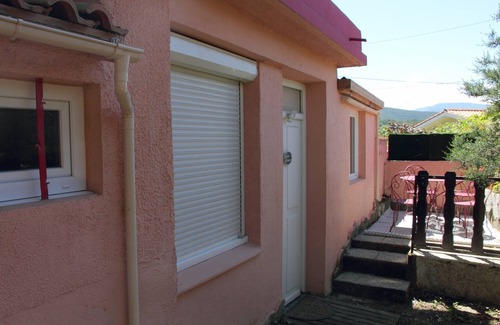 Vernet-les-Bains Apartment | Independent studio in a quiet building with small patio