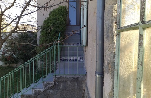 Figeac Apartment | Independent studio part of a quercynoise house.