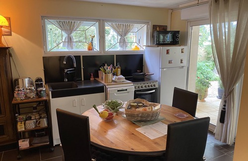 Cers House | Independent suite- Ground floor of our family home in the middle of a vineyard