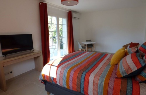 Valbonne House | Independent suite of 25m2 with private terrace, in villa