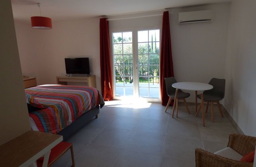 Valbonne House | Independent suite of 25m2 with private terrace, in villa