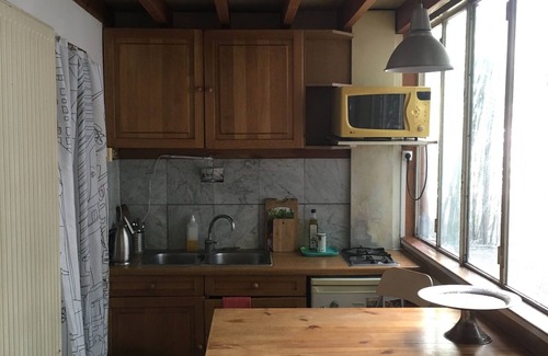 Quartier de la Goutte-d'Or House | Independent triplex chalet on interior courtyard with bamboo