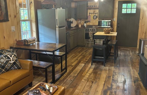 Dabolt Cabin | Indian Creek Cabin, McKee KY- 2 BR cabin on the Rockcastle River in McKee, KY!