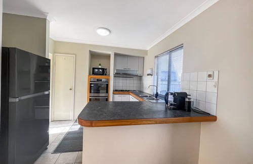 Mindarie House | Indian Ocean View with Three King Bedrooms