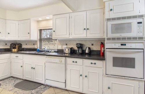 Bandera House | Indian Springs Lakehouse