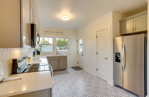 Syracuse House | Indiana Vacation Rental - Walk to Syracuse Lake!
