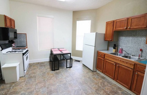 Near Eastside Apartment | Indianapolis 1BR Retreat w/Parking & Workspace