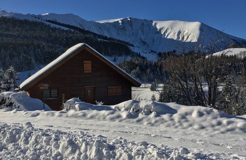 La Morte Ski Chalet | Individual rents large wooden cabin (80m2) with 4 bedrooms and large living room