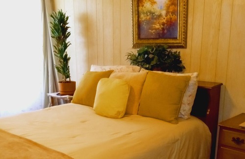 State Park House | Individual Southern rooms to rent upstairs on property.