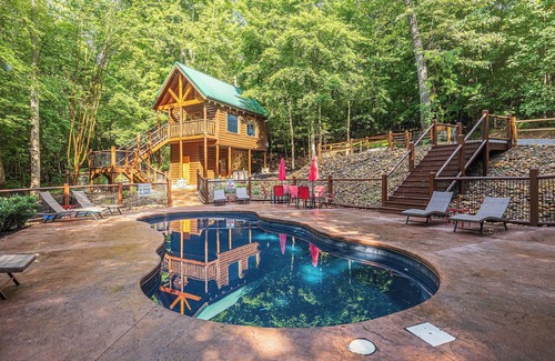 Gatlinburg - Pigeon Forge Cabin | Indoor Pool~3.5 Miles 2 Rockytop Sports~Gatlinburg