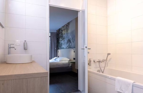 Winterswijk Hotel | Indoor Pool & Game Room Getaway with Direct Access to Nature and Parking