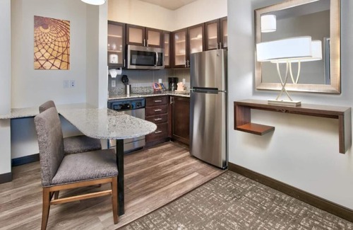 Plano Condo | Indoor Pool + Wi-Fi | Fully Equipped King Suite