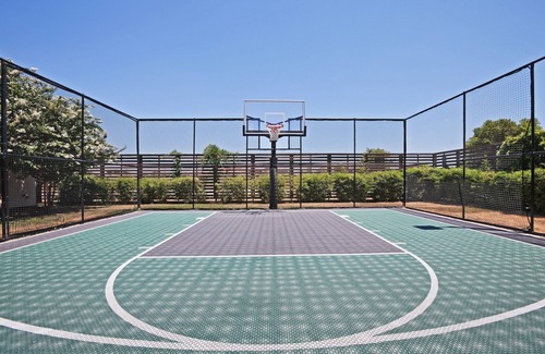 Plano Condo | Indoor Pool + Wi-Fi | Fully Equipped King Suite