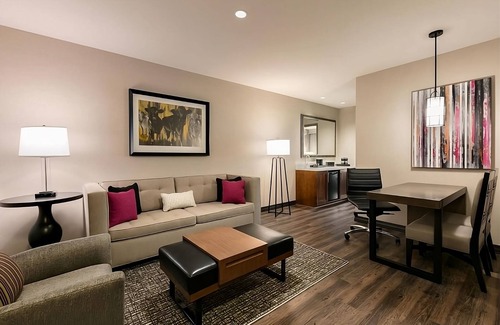 Berkeley Heights Hotel | Indulge in Home Like Comfort! 2 Relaxing Units, Indoor Pool, Free Breakfast!