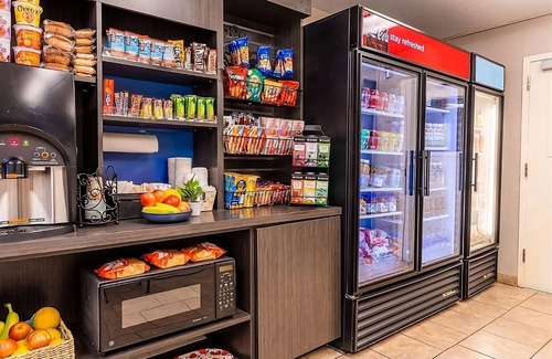 Golden Hotel | Indulge in Home-Like Comfort! Two Units, Full Kitchen, Pet-friendly Property!