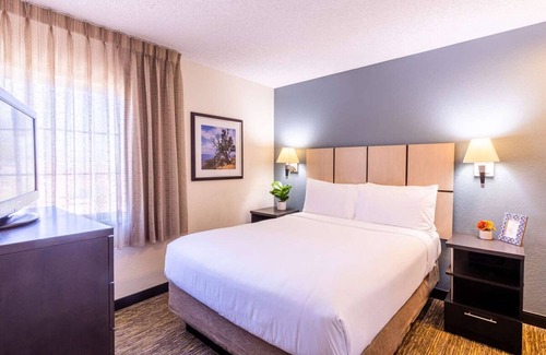 Golden Hotel | Indulge in Home-Like Comfort! Two Units, Full Kitchen, Pet-friendly Property!