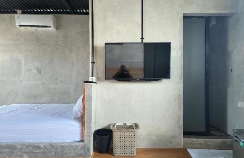 Denpasar Barat Apartment | Industrial nia room