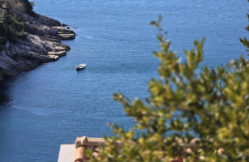 Lozica Apartment | Indy's Beach Apartments- Studio Apartment with Patio and Sea View