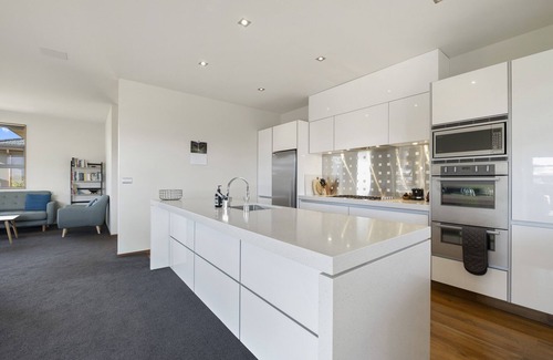 Wanaka House | Infinity Views - Modern Wanaka Holiday Home