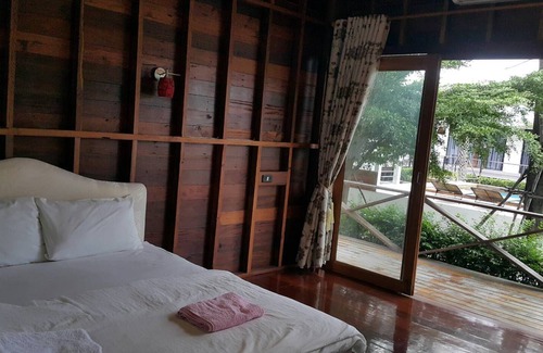 Lao Khwan Hotel | Ingaun Resort