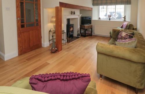Guisborough House | Inglenook Cottage