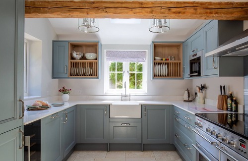 Charlbury Cottage | Inglenook Cottage - pet friendly in Charlbury