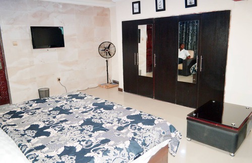 Mushin Hotel | Inglesias Suites