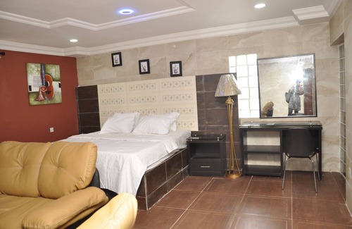 Mushin Hotel | Inglesias Suites