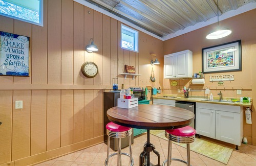 Inglis Apartment | Inglis Studio Home w/Covered Patio & Grill!