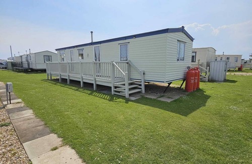 Ingoldmells Ski Chalet | Ingoldmells -caravan- Sleeps 8 - Seaside - Wi-Fi