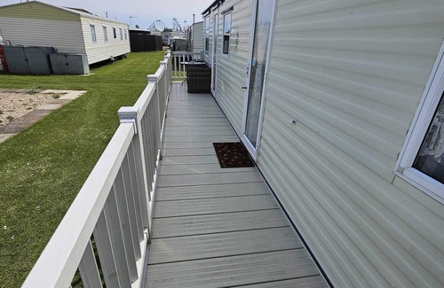 Ingoldmells Ski Chalet | Ingoldmells -caravan- Sleeps 8 - Seaside - Wi-Fi
