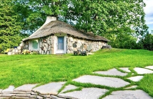 Charlevoix Cottage | Inhabit A Hobbit House!