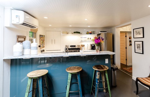 Inman Park Apartment | Inman Park - Film Industry Special - 2 blocks to Beltline & Krog street market.