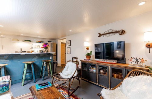 Inman Park Apartment | Inman Park - Film Industry Special - 2 blocks to Beltline & Krog street market.