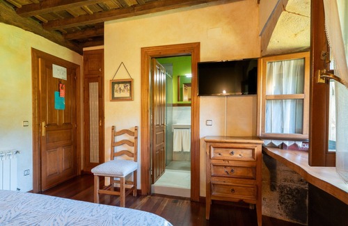 Santianes de Ola House | Inn 'Arciu' with Mountain View, Shared Garden and Wi-Fi