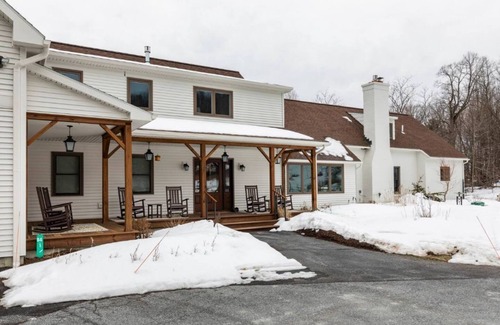 Essex Junction Apartment | Inn at 84 Honeycrisp: 1 King BR private bath with sofa