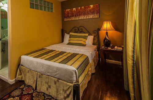 Newtown Hotel | Inn at 87