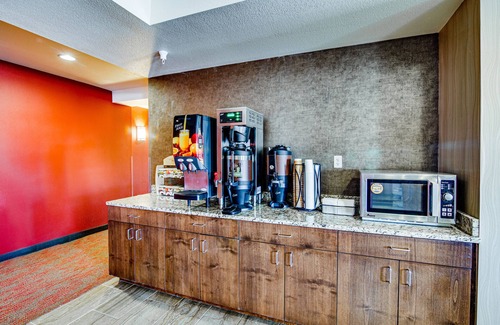 Watford City Hotel | Inn at Hunters Run