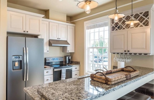Blaine Apartment | “Inn on the Harbor” Stunning sunsets, centrally located, cozy getaway!