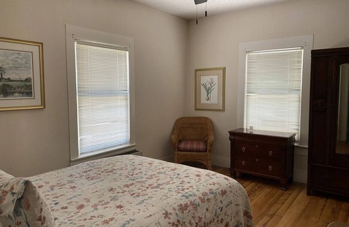 Glen Rose Hotel | Inn on the River Historic Riverside Hotel