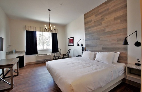 Marine City Hotel | Inn on Water Street