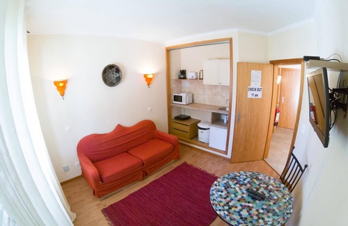 Albardeira House | Inn Seventies Cheap & Chic
