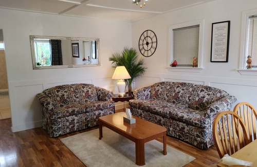North Central Edmonton House | Inner City Bungalow Edmonton. Close to major sports facilities & hospitals