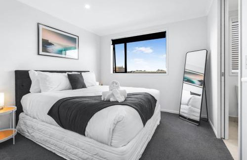 Hamilton House | Inner City Spacious, Modern Apartment -By KOSH BNB