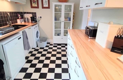 Innerleithen Apartment | Innerleithen: 3 beds. Garden. Parking. Bike store